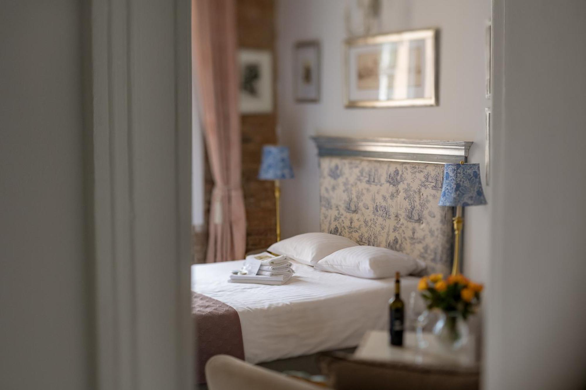 White Provance Apartment Torun Bagian luar foto