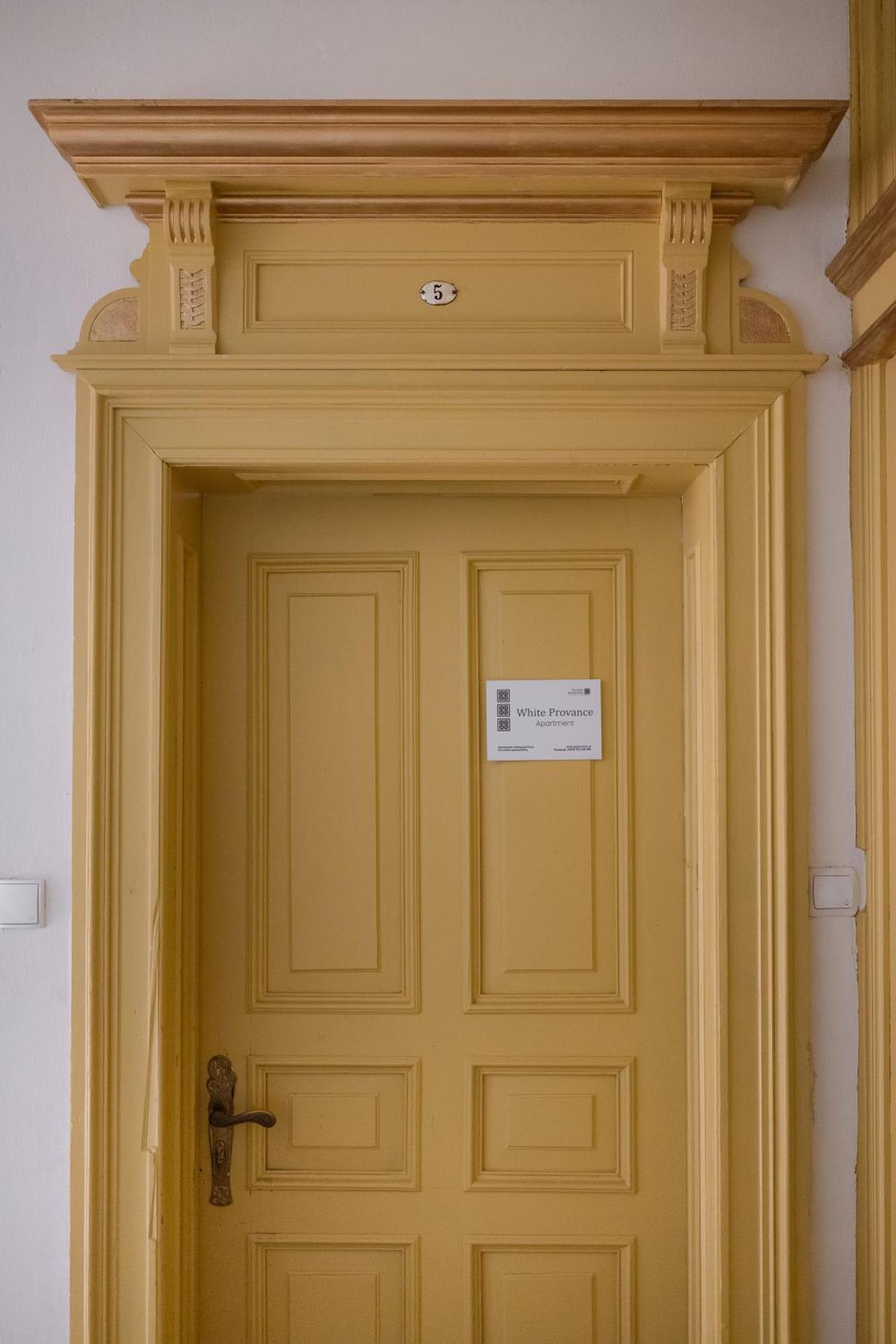 White Provance Apartment Torun Bagian luar foto