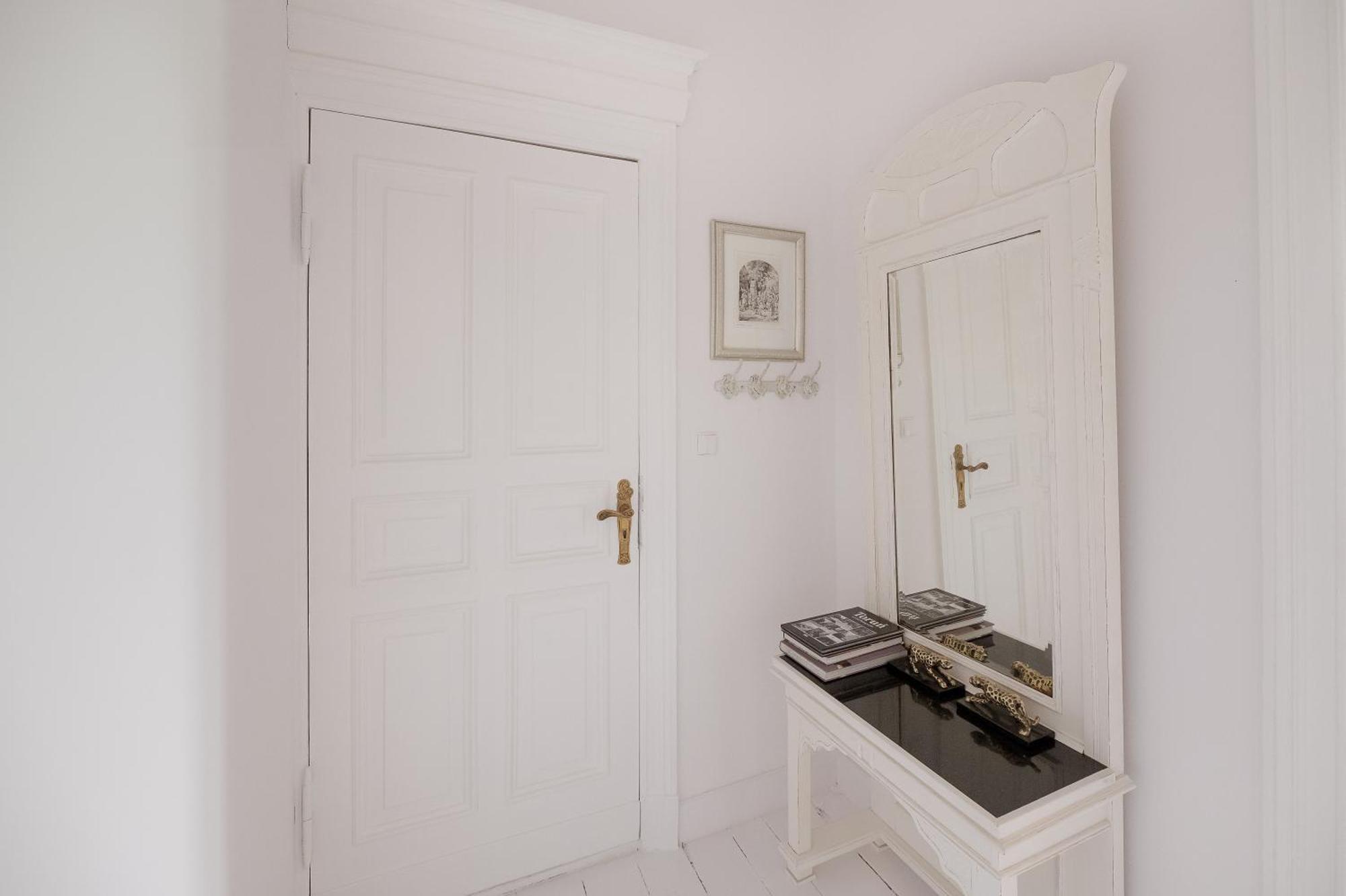 White Provance Apartment Torun Bagian luar foto