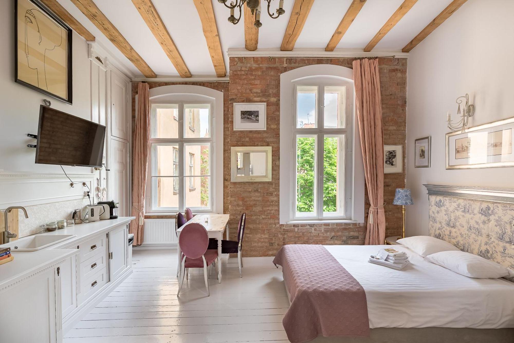 White Provance Apartment Torun Bagian luar foto